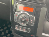【オートエアコン】一度お好みの温度に設定すれば、車内の温度を検知し風量や温度を自動で調整。暑い…寒い…と何度もスイッチ操作をする必要はありません。快適な車内空間には必須の機能ですね♪