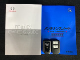 スマートキーは鍵をバッグに入れたままでもドアロックの開閉やエンジンのON・OFFができます。夜間や雨の日も鍵を探さなくて良いので便利です。
