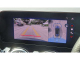 【360度カメラシステム】リバースと連動し、車両後方の映像をディスプレィに表示歪みの少ないカメラにより鮮明な画像で後退の運転操作をサポートします。