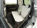家族やご友人とBBQに行くとき、楽しさは道中の車内から始まっています!このベンチシートに座って、みんなで和気あいあい盛り上がりましょう!