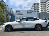 【拘りのFR】BMWが多く採用するFR車。ダイレクトでスポーティな加速感・シャープなハンドリングを実現。縦置きエンジンレイアウトにより、フラットで上質な乗り味です。