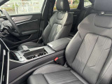 体を支えるためにシートを硬めにしております。長時間の運転でも疲れにくいように、サポート力重視で設計されております。