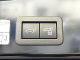 【パワーバックドア】スマートキーや運転席のボタンを押すだけでリアゲートが自動で開閉します!荷物を持っている時や、高い位置にあるバックドアを閉める際に便利な機能です♪
