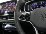 設定したスピードを上限に自動で加減速をし、一定の車間距離を保つ事で長距離運転の疲労を軽減する【ACC】が装備。