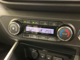 【オートエアコン】一度お好みの温度に設定すれば、車内の温度を検知し風量や温度を自動で調整。暑い…寒い…と何度もスイッチ操作をする必要はありません。快適な車内空間には必須の機能ですね♪