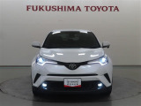 フロントタイヤ上部まで回り込む大型ヘッドランプ!1灯の光源でハイローの切替可能なBi-BeamLEDを採用!夜間の視界を確保しながら省電力に寄与!流れるウインカー「シーケンシャルターンランプ」も装備!