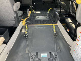 車いす用固定装置2基です。