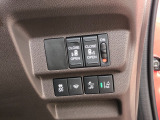 【両側電動スライドドア】リモコンや運転席のスイッチ操作のほか、ドアハンドルを少し引くだけでリアドアが自動開閉します♪