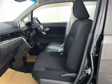 落ち着いたカラーの内装で、ゆったりと運転したい方に。