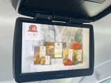 【フリップダウンモニター】大画面モニターで後席でもエンタメをお楽しみいただけます。小さなお子様にも大人気の装備です♪