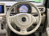 インテリアに合わせたデザインのステアリングは、運転される方のことも考え、運転しやすい形状、大きさです。是非一度、実際に触ってお確かめください。