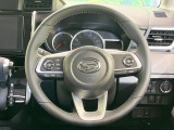 インテリアに合わせたデザインのステアリングは、運転される方のことも考え、運転しやすい形状、大きさです。是非一度、実際に触ってお確かめください。