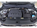 2.0L TDIエンジン:低回転から力強い走りを実現。優れた経済性と環境性能で、気持ちいい走りをどこまでも楽しめます!