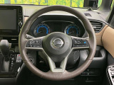 【純正革巻きステアリング】上質な革を使用することで、手にしっかり馴染みとても運転しやすいハンドルです♪