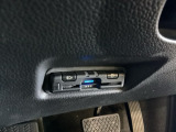 ハンドルの左下にETCがついています。高速道路の料金所の通過も楽々です。 カードの取り出しもしやすい場所についています。