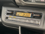 【オートエアコン】一度お好みの温度に設定すれば、車内の温度を検知し風量や温度を自動で調整。暑い…寒い…と何度もスイッチ操作をする必要はありません。快適な車内空間には必須の機能ですね♪