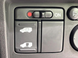 【パワースライドドア】スマートキーや運転席のスイッチでスライドドアの開閉が可能♪電動だから力を入れてドアを開ける必要が無く、小さいお子様でも、重い荷物を持っている時もラクに開け閉めできます♪