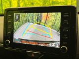 【バックカメラ】駐車時に後方がリアルタイム映像で確認できます。大型商業施設や立体駐車場での駐車時や、夜間のバック時に大活躍!運転スキルに関わらず、今や必須となった装備のひとつです!