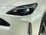 【LEDヘッドライト】悪天候や夜間走行時も良好な視界を確保し安心して運転できる高輝度LEDヘッドライトを装備!点灯速度が早く、消費電力も抑えられています。