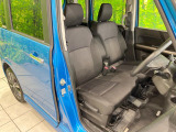 運転席まわりには十分なスペースがあり、大柄な方でもゆったり運転していただける環境です。