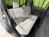 コンパクトカーですが、セカンドシートは十分な広さがあり快適にお乗りいただけます♪シートを倒して大きな荷物を積んだりと、用途の幅が広い1台です。