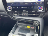 【 左右分離型フルオートエアコン 】運転席と助手席でそれぞれお好みの温度設定が可能で全席にも適切な空調をお届け致します!//