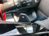 ★マニュアル車のような感覚で操れるパドルシフト★シフトレバーをMモードの位置にして『+』のレバーを引くとシフトアップ『-』のレバーを引くとシフトダウンします!