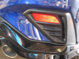 RAB(後退時ブレーキアシスト)搭載車両 後退時、車体後部に装着されたソナーセンサーが障害物を検知。衝突回避または被害を軽減します。
