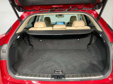 レクサス車らしい細部までこだわった高級感と見る人を一目で虜にするエモーショナルな魅力を持ち合わせております。