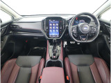 ■視界良好で運転しやすいコックピットです。シンプルで操作性の良いインパネ回りにデザインされ、SUBARUは安全性能に徹底的にまでこだわった視界設計を行っています。