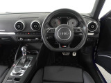 Audiのインテリアはエクステリア同様、優れたデザイン性とクオリティ、そして機能性を兼ね備えております。