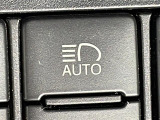 【オートマチックハイビーム】先行車や対向車などを検知して、ハイビームとロービームを自動的に切り替えてくれます!まわりのドライバーに眩しい思いをさせることなく、運転に集中しやすい視界を確保します。