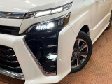 【LEDヘッドライト】悪天候や夜間走行時も良好な視界を確保し安心して運転できる高輝度LEDヘッドライトを装備!点灯速度が早く、消費電力も抑えられています。