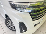 【LEDヘッドライト】悪天候や夜間走行時も良好な視界を確保し安心して運転できる高輝度LEDヘッドライトを装備!点灯速度が早く、消費電力も抑えられています。