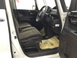 シートはフィット性も良く、楽な運転姿勢を保てます。
