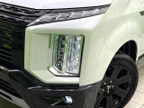 【LEDヘッドライト】悪天候や夜間走行時も良好な視界を確保し安心して運転できる高輝度LEDヘッドライトを装備!点灯速度が早く、消費電力も抑えられています。