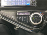 【オートエアコン】一度お好みの温度に設定すれば、車内の温度を検知し風量や温度を自動で調整。暑い…寒い…と何度もスイッチ操作をする必要はありません。快適な車内空間には必須の機能ですね♪