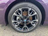 【BMWアロイホイル】軽量かつ強度に拘ったアロイホイル。走行性能ポテンシャルを引き出す設計。車の足元を引き締めてくれる大きなポイントはアロイホイルです。