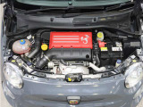 エンジンルームも非常にキレイです。RECS(吸気系エンジン内部洗浄システム)等のオプションメニューもご用命下さい。