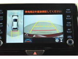 パノラミックビューモニター付きです。車両を上から見たような映像をディスプレイオーディオ画面に表示。運転席からの目視だけでは見にくい、車両周辺の状況をリアルタイムでしっかり確認できます。