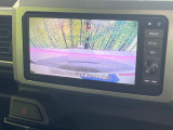 【バックカメラ】駐車時に後方がリアルタイム映像で確認できます。大型商業施設や立体駐車場での駐車時や、夜間のバック時に大活躍!運転スキルに関わらず、今や必須となった装備のひとつです!