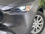 【LEDヘッドライト】悪天候や夜間走行時も良好な視界を確保し安心して運転できる高輝度LEDヘッドライトを装備!点灯速度が早く、消費電力も抑えられています。