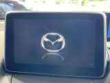 【マツダコネクトナビ】車内の雰囲気にマッチした一体型タイプのナビ。各種車輌設定やBluetooth再生等、様々な機能が楽しめます。直感的なダイヤル操作が可能で、使い勝手も良好です。