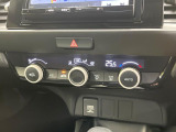 【オートエアコン】一度お好みの温度に設定すれば、車内の温度を検知し風量や温度を自動で調整。暑い…寒い…と何度もスイッチ操作をする必要はありません。快適な車内空間には必須の機能ですね♪