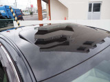 OP装備のサンルーフ搭載!換気や採光はもちろん、車内にいながら景色を楽しんで頂けます♪