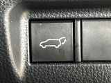 【パワーバックドア】スマートキーや運転席のボタンを押すだけでリアゲートが自動で開閉します!荷物を持っている時や、高い位置にあるバックドアを閉める際に便利な機能です♪