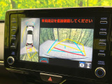 【パノラミックビューモニター】専用のカメラにより、上から見下ろしたような視点で360度クルマの周囲を確認することができます☆死角部分も確認しやすく、狭い場所での切り返しや駐車もスムーズに行えます。
