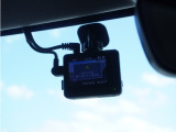 ◆ドライブレコーダー◆映像・音声などを記録する自動車用の装置です。 もしもの事故の際の記録はもちろん、旅行の際の思い出としてドライブの映像を楽しむことができます。