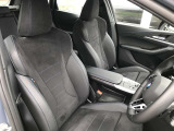 【コックピットシート】BMW車の主役席。車体中央にくる様に配置し車両重心とが一致する事でドライバーと車との一体感あるドライビングを実現。人間工学に基づき形成した形状が長時間のドライブ疲労も軽減します!