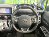 【純正革巻きステアリング】上質な革を使用することで、手にしっかり馴染みとても運転しやすいハンドルです♪